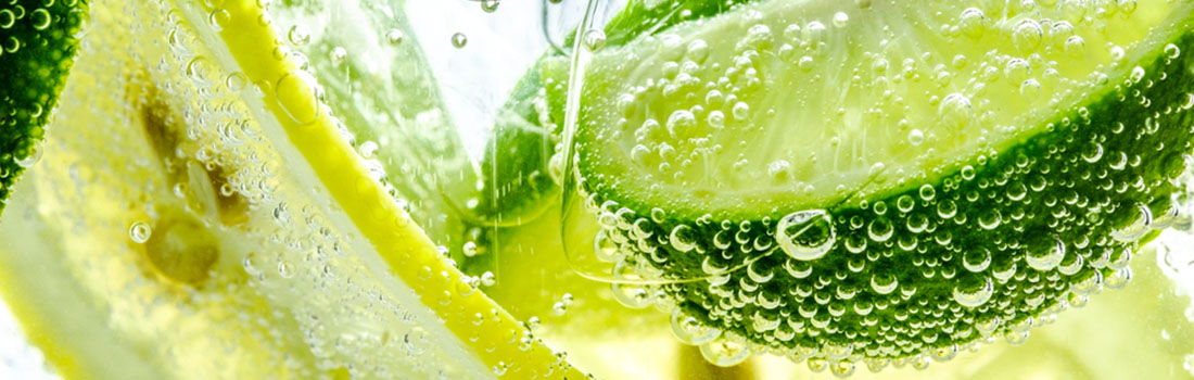 Tomar agua con limón cada mañana trae beneficios?