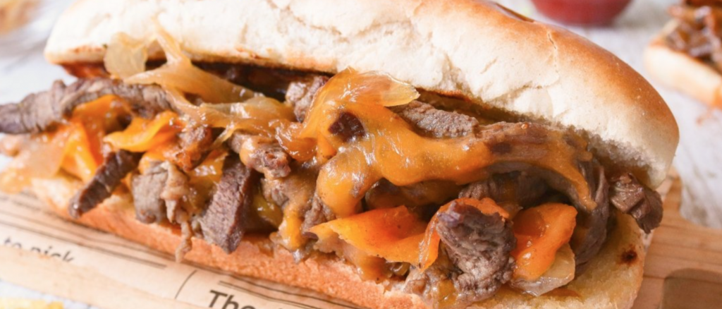 El Cheesesteak: Un Ícono de la Comida Callejera Americana